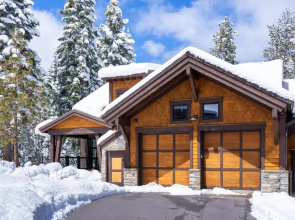 Luxury 4BD True Ski-In/Ski-Out Mid-Mountain Residence - Trailside Northstar
