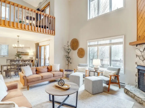 Sugar Mountain Chalet w/ Hot Tub & Ski Shuttle!