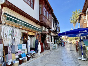 Old Town Famous Aparts