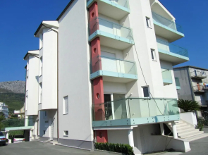 Studio in Podstrana, With Wonderful Mountain View, Enclosed Garden and