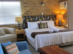 Hawks Nest Motel