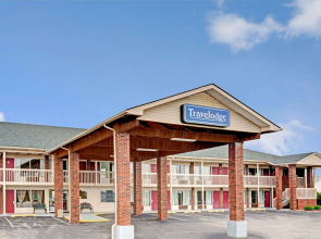 Travelodge by Wyndham Sellersburg / Louisville North