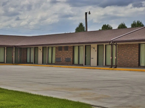 Trade Winds Motel