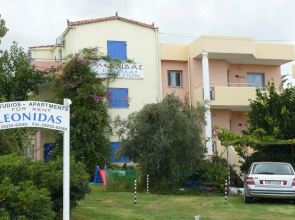 Leonidas Studios & Apartments