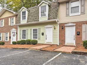 Charming Southern Pines Abode - Walk to Dtwn!