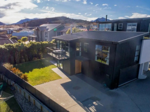 Picture Perfect - Wanaka Holiday Home