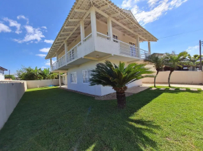 Ampla casa com 5 quartos e vista para o mar