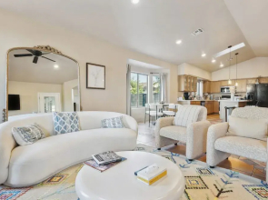 The Perfect Family Escape: Spacious And Cozy 5 Bedroom Home by RedAwning