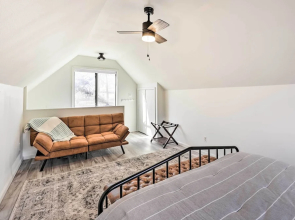 Dock & Pool Access: Lakefront Grove Home!