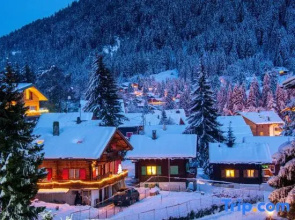Cozy apartment with pool & balcony–near ski slope, Morgins, Portes du Soleil