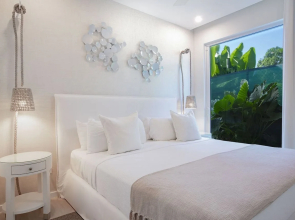 Palm Grove Villas & Hotel