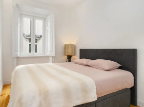 Chic 1-Bed W/ Patio Perfect To Explore Lisbon