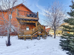 3 Mi to Dtwn: Mtn-view Red Lodge Retreat!