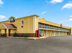 Days Inn by Wyndham Fort Wayne