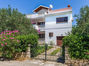 Beautiful Apartment in Petrcane With Wifi and 2 Bedrooms