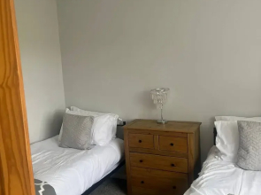 Comfortable 3 Bedroom House-ng5,sleeps 5