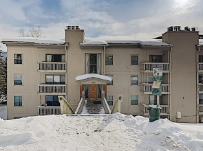 New Listing! Sparkling 4 Min. From Lifts 3 Bedroom Condo