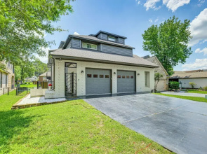 Exquisite Canal-front Home: Access to Lake Conroe!