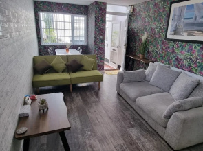 The Hideaway ll /enclosed Garden/quiet/central
