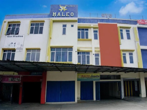 Hotel O Angkatan 45 Near Istana Gubernur Formerly Maleo Hotel