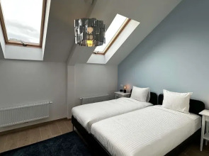 Luxury 1BR Near Fashion District by Oneluxstay
