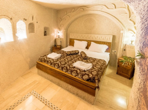 Elite Cave Suites