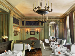 Le Dokhan’s Paris Arc de Triomphe, a Tribute Portfolio Hotel
