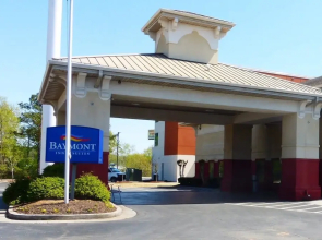 Holiday Inn Express Hotel & Suites Calhoun
