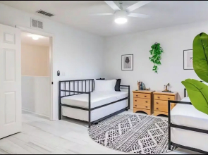 3BR Townhouse at Regal Palms: Pool & Disney Fun