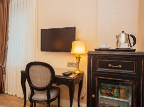 Meroddi La Porta Hotel