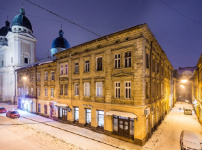 Apartments on Square Rynok on Theatralna Street