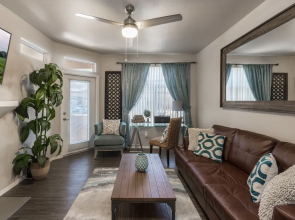 Executive King, Close to TCP and Kierland w Parking 1005