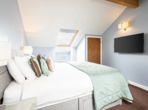 Host Stay Bowscale Suite