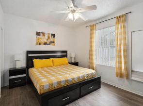 5/4 Pool Home Located in Sunset Ridge Community!