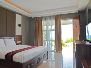 Queen of The South Resort
