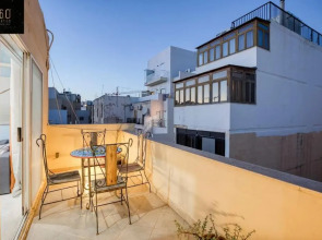 Lovely, comfortable 1BR APT just off the promenade by 360 Estates