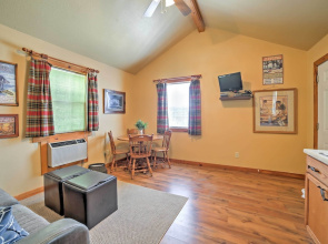 4 Mi to Museums: Cozy Branson Cabin