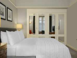 Отель The Dilly