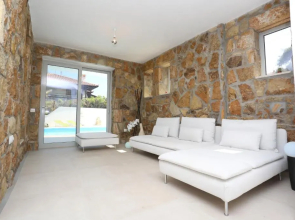 Villa Douglas - Private Pool, BBQ, 4Bdrms, View