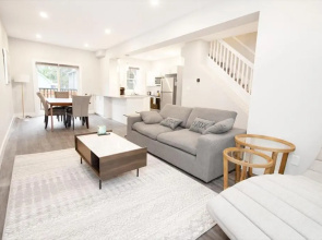 Cheerful 3BR newly innovated home on Fleet St