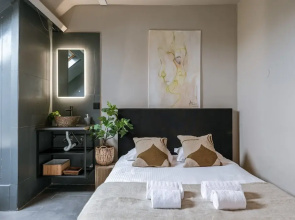 Chic Rooftop Apartment in Antwerp s Shopping hub