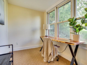Near Colleges: Pet-friendly Duplex in Northfield!