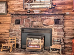 Creekside Clancy Cabin in Helena Natl Forest!