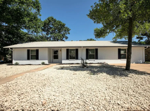 New! Charming House w/ Hot Tub, Grill & Pool Table