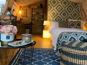 Luxury Lake House & Glamping