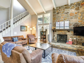 Dock, Boat Slip & View: Lakefront Tan-tar-a Home!