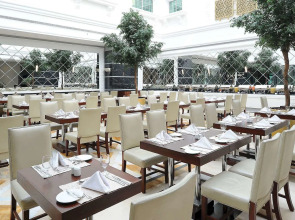 Sunday Hotel Holiday International Dubai