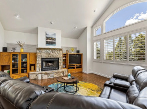 Sinagua Heights Flagstaff 4 Bedroom Home by RedAwning