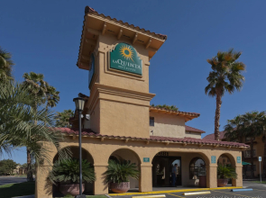 La Quinta Inn & Suites by Wyndham Las Vegas Airport N Conv.