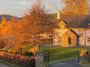 Rostrevor Valley Holiday Park- En-suite Rooms with Hot tub and Private Car Service